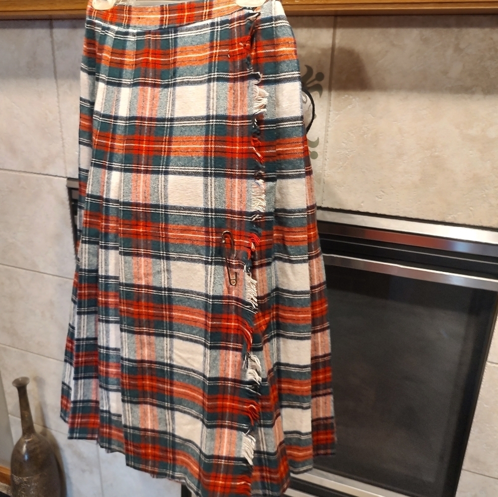 Vintage Rhapsody Scottish Pleated Tartan Pattern Skirt! - Picture 3 of 16
